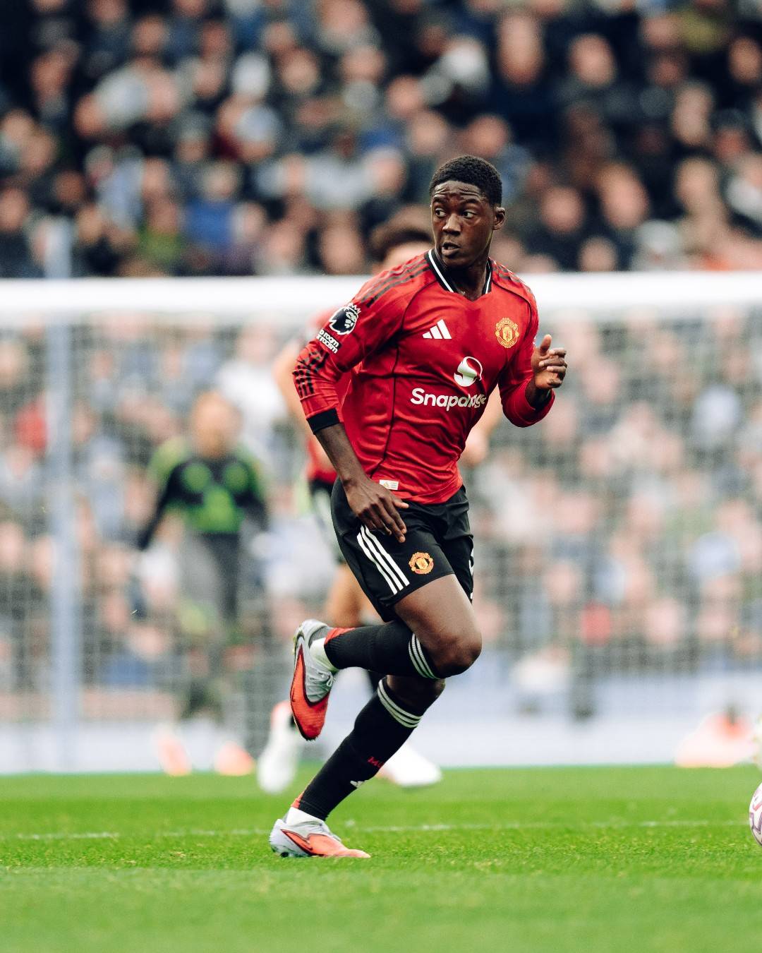 西亚卡姆在曼联比赛中挺进下一轮,战术调整引发热议!的简单介绍 西亚卡姆在曼联比赛中挺进下一轮,战术调整引发热议!的简单介绍